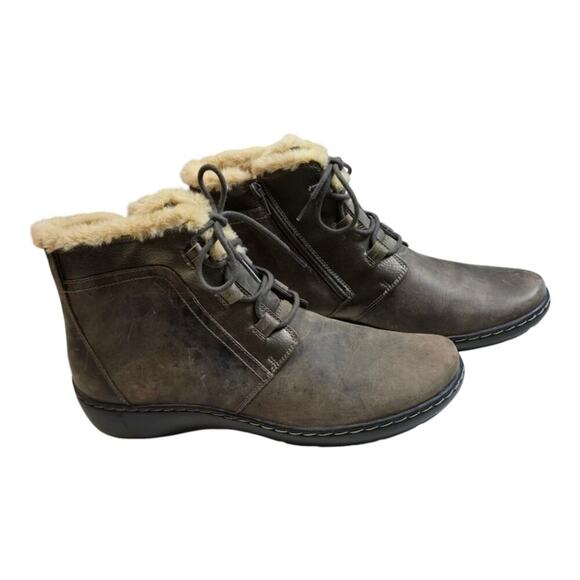 Clarks Women's Cora Chai SHERPA LEATHER DISTRESSED‎ Ankle BootS SIZE 11 NEW - Picture 3 of 9